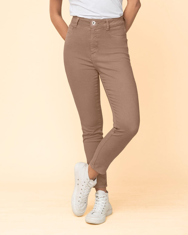 Jean skinny de silueta ajustada#color_381-cafe-medio