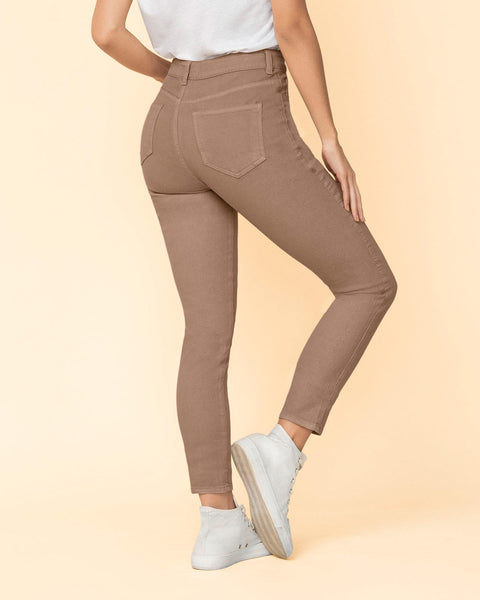 Jean skinny de silueta ajustada#color_381-cafe-medio