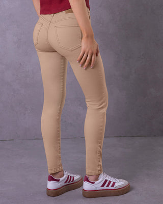 Jean skinny de silueta ajustada#color_c54-arena
