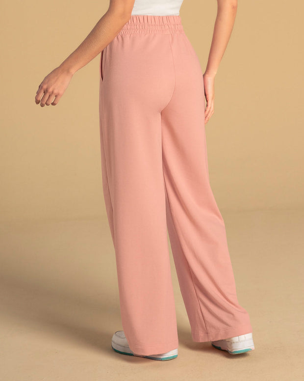 Pantalón tipo jogger con bota ancha