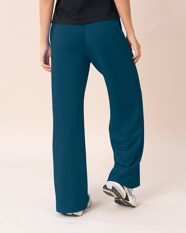 Pantalón tipo jogger con bota ancha