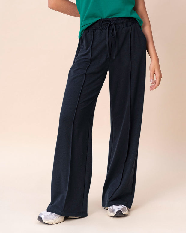 Pantalón tipo jogger con bota ancha