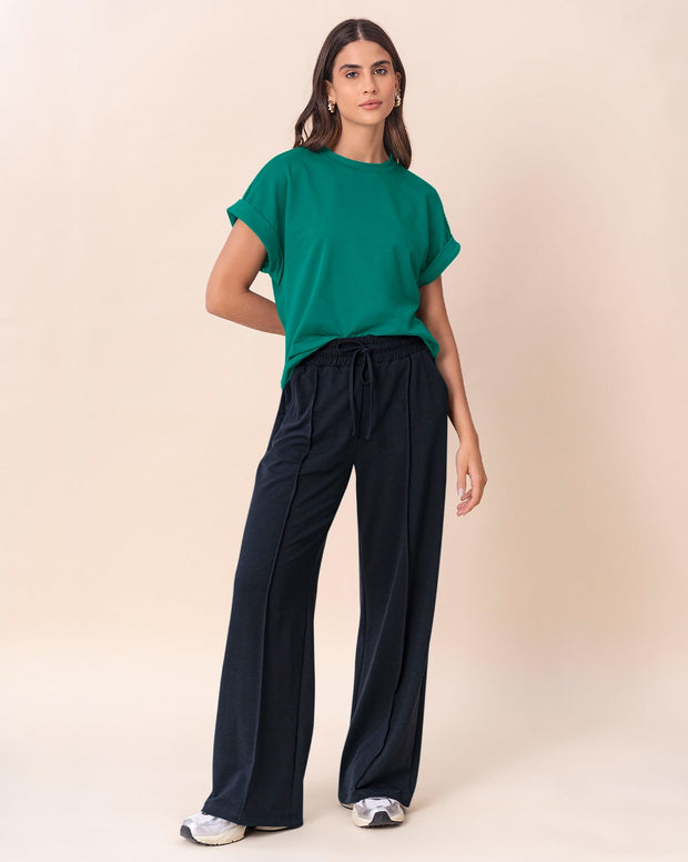 Pantalón tipo jogger con bota ancha