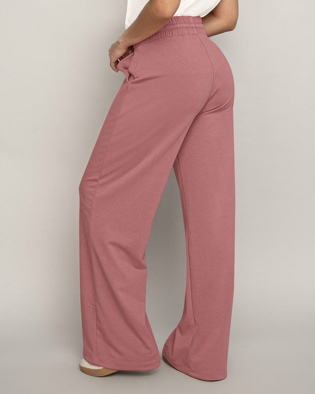Pantalón tipo jogger con bota ancha