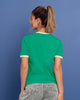 Camiseta manga corta con cuello redondo y mangas en contraste#color_068-fondo-verde