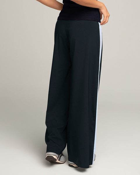 Pantalón bota ancha con bolsillos funcionales#color_700-negro