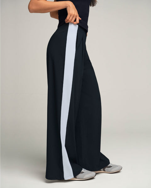 Pantalón bota ancha con bolsillos funcionales#color_700-negro