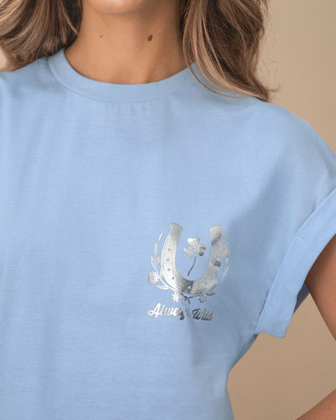 Camiseta con estampado localizado en el frente#color_022-azul-claro