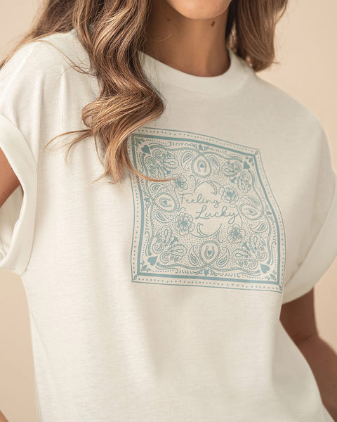 Camiseta con estampado localizado en el frente#color_165-marfil