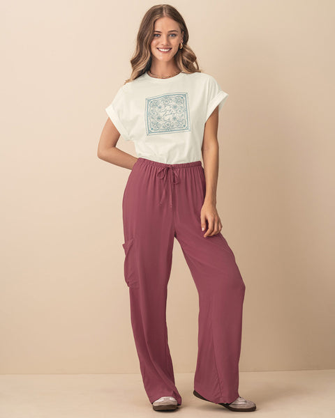 Camiseta con estampado localizado en el frente#color_165-marfil