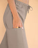 Pantalón tipo cargo con elástico en cintura ajustable#color_084-arena