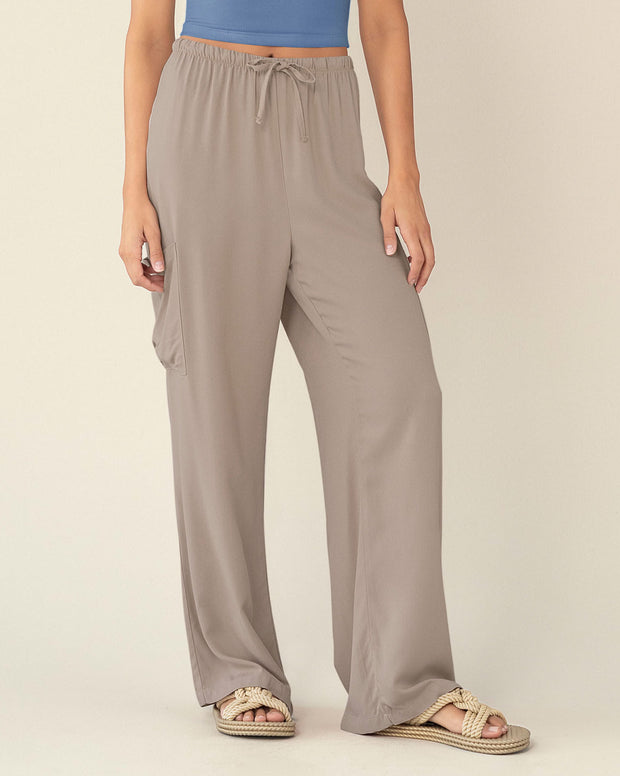 Pantalón tipo cargo con elástico en cintura ajustable