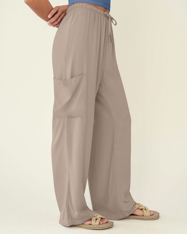 Pantalón tipo cargo con elástico en cintura ajustable