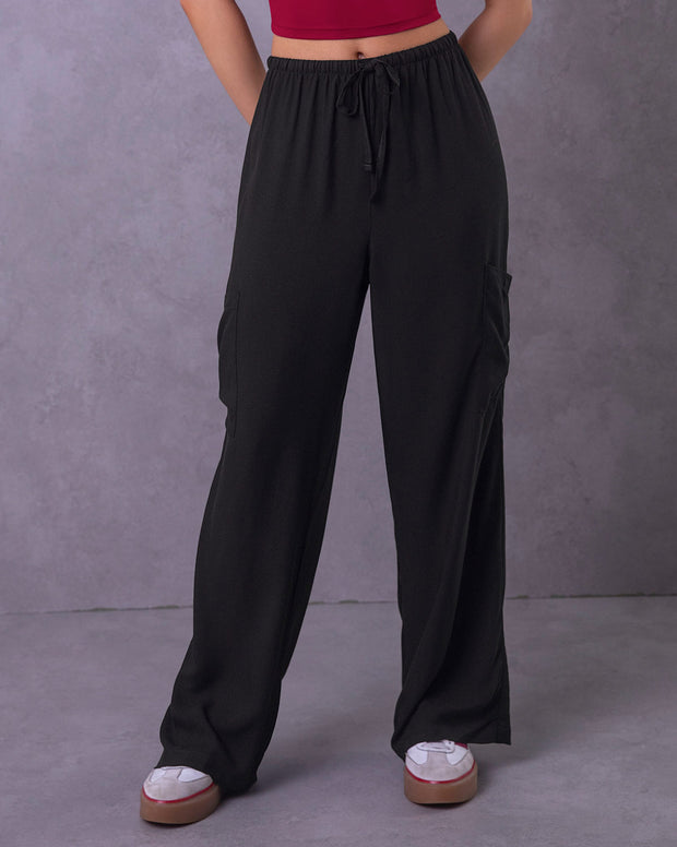 Pantalón tipo cargo con elástico en cintura ajustable