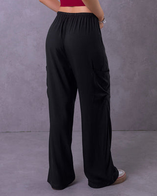 Pantalón tipo cargo con elástico en cintura ajustable#color_700-negro