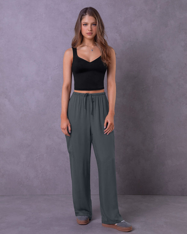 Pantalón tipo cargo con elástico en cintura ajustable