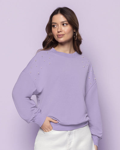 Buzo cuello redondo con aplique de perlas#color_c51-lila