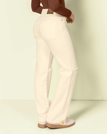 Jean con bota ancha y abertura en rodilla#color_018-marfil