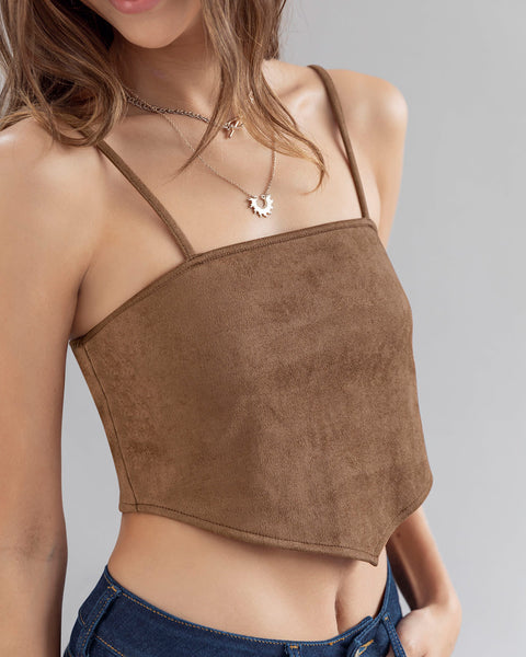 Crop top con ruedo tipo pañoleta#color_381-camel-oscuro