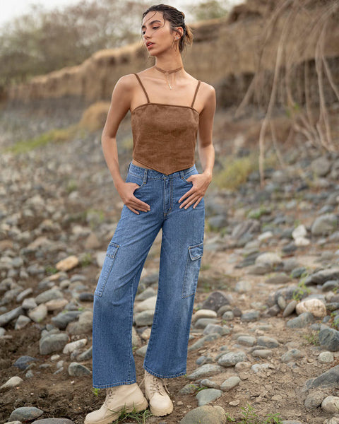 Crop top con ruedo tipo pañoleta#color_381-camel-oscuro