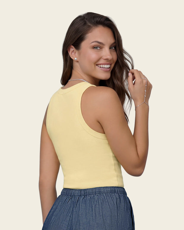 Camiseta manga sisa con taches en cuello y sisa