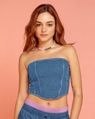 Blusa strapless en denim#color_052-azul-medio