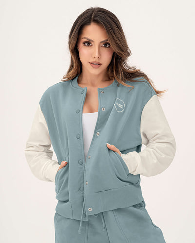 Chaqueta bomber con mangas en contraste Leonisa by Silvy Araujo#color_055-azul-claro