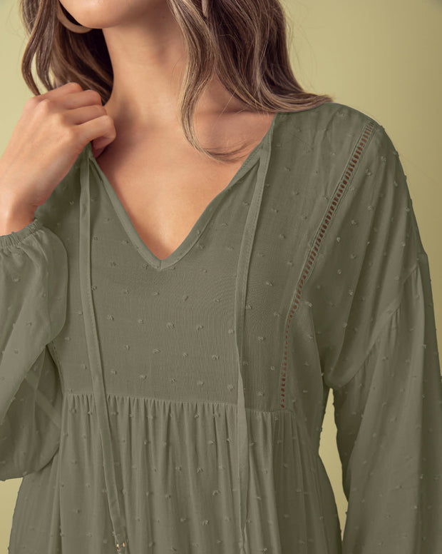 Vestido corto con volumen en mangas