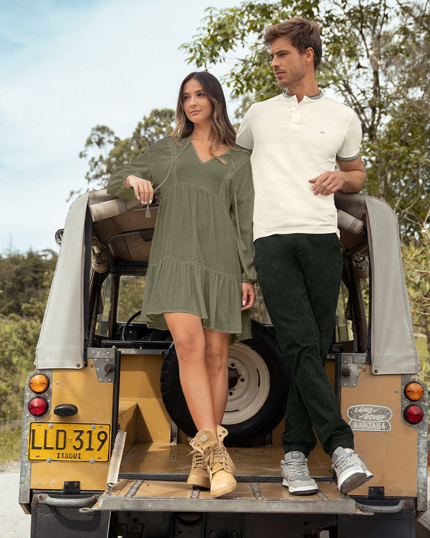 Vestido corto con volumen en mangas