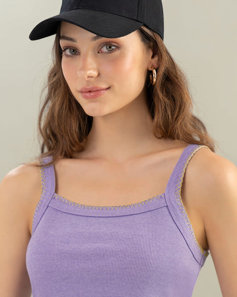 Camiseta de tiritas con detalle tejido en frente#color_422-lila