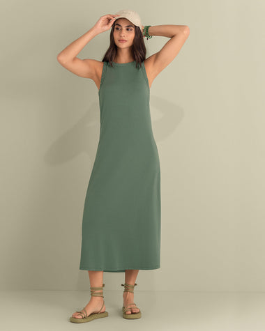 Vestido largo con detalle de taches en cuello y sisa#color_068-verde-claro