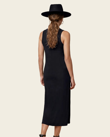 Vestido largo con detalle de taches en cuello y sisa#color_700-negro