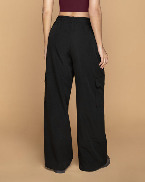 Pantalón bota ancha tipo cargo#color_700-negro