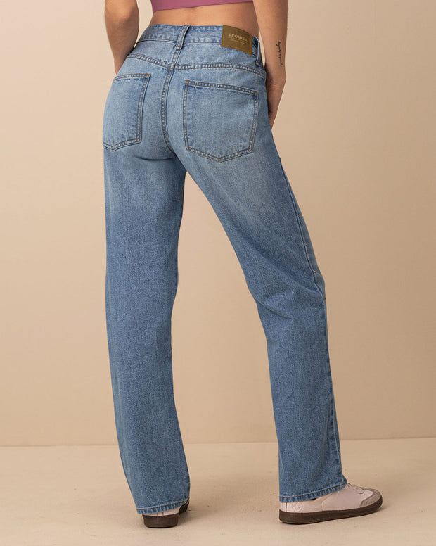 Jean bota recta con taches en los costados