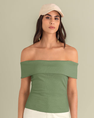 Camiseta cuello bandeja de silueta ajustada#color_198-verdes