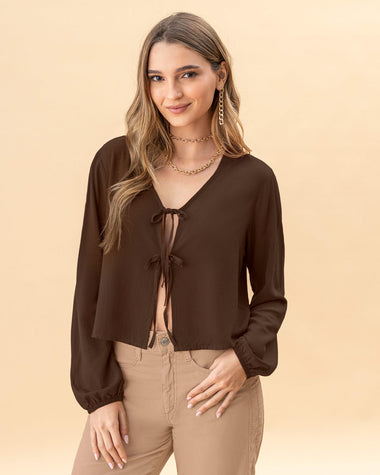 Blusa manga larga con tiras anudables en frente#color_c23-cafe