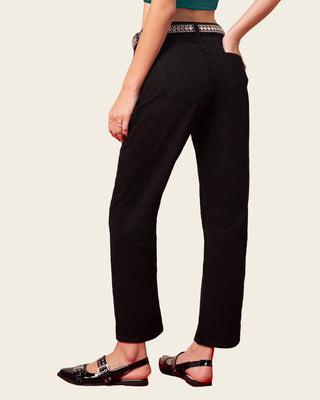 Pantalón bota recta con cortes decorativos en los costados#color_700-negro
