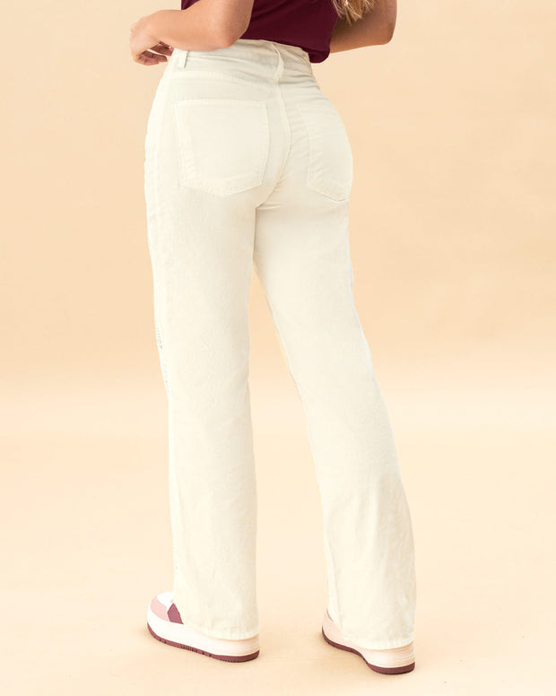 Pantalón bota ancha con detalle de aplique tejido en frente