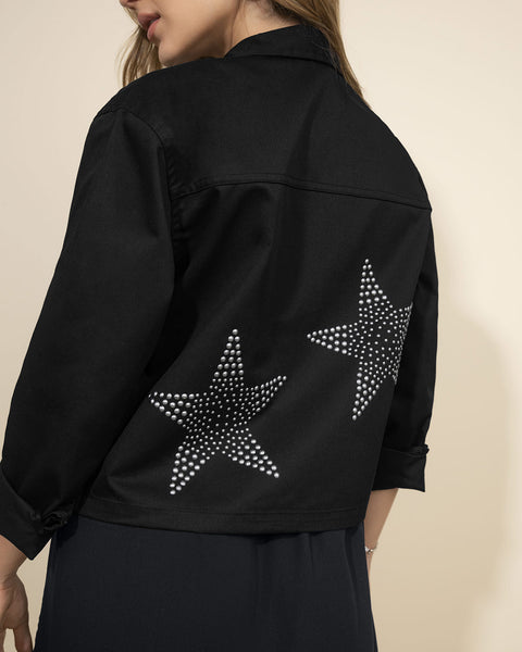 Chaqueta con detalle de piedras y taches