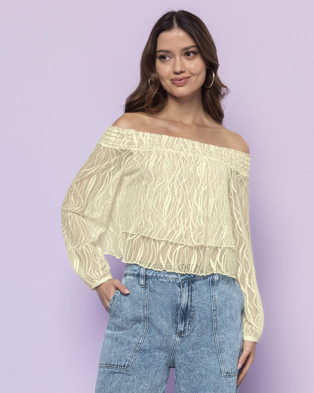 Blusa strapless manga larga en tela con transparencias