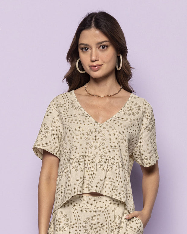 Blusa manga corta estampada con bolero en ruedo
