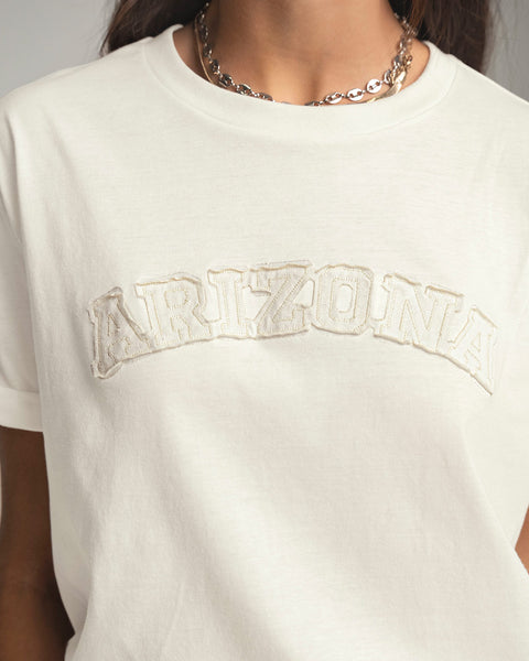 Camiseta manga corta con aplique bordado en frente#color_018-marfil