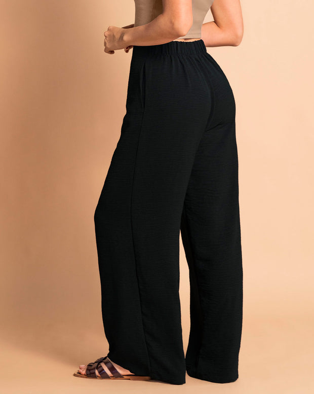 Pantalón bota ancha elaborado en tela con textura