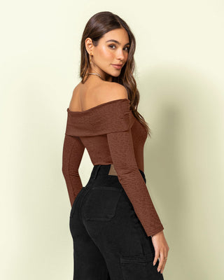 Camiseta manga larga cuello bandeja con acabado de animal print#color_a72-cafes