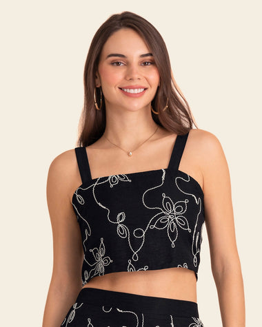 Blusa crop top con bordado en frente#color_700-negro