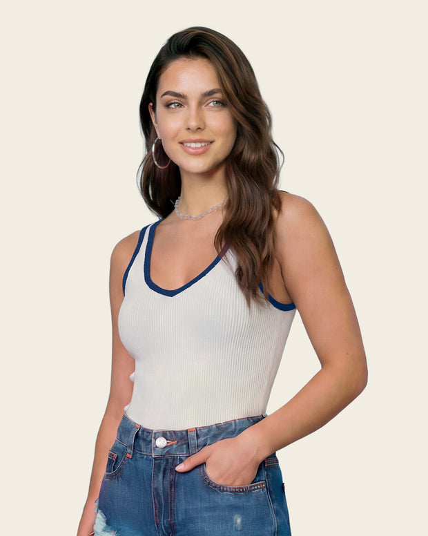 Body con detalles en contraste en escote y sisa
