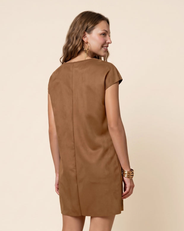 Vestido corto efecto gamuza con apliques metálicos