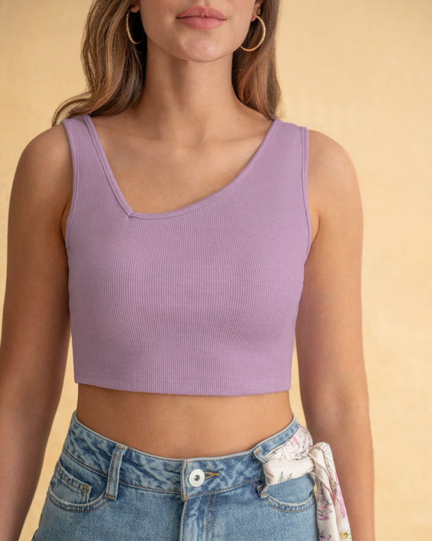 Crop top acanalado con escote asimétrico