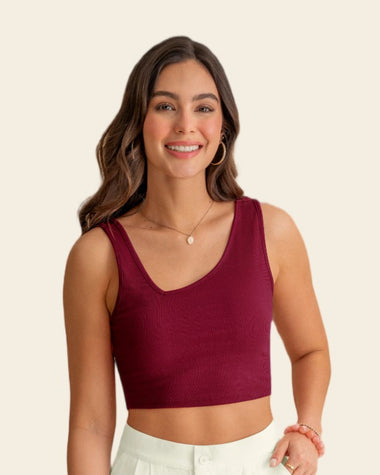 Crop top acanalado con escote asimétrico#color_c55-vino-medio