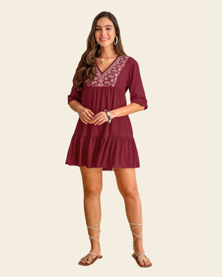 Vestido corto con estampado brillante#color_c55-vino-medio